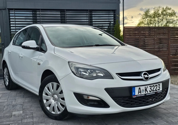 Opel Astra cena 35900 przebieg: 120000, rok produkcji 2015 z Brzozów małe 781